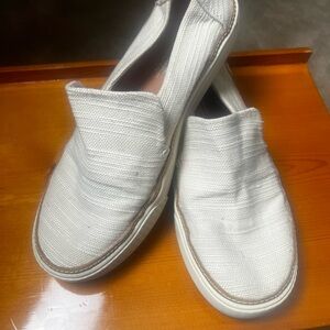 Tom’s Beige Boat Sneaker